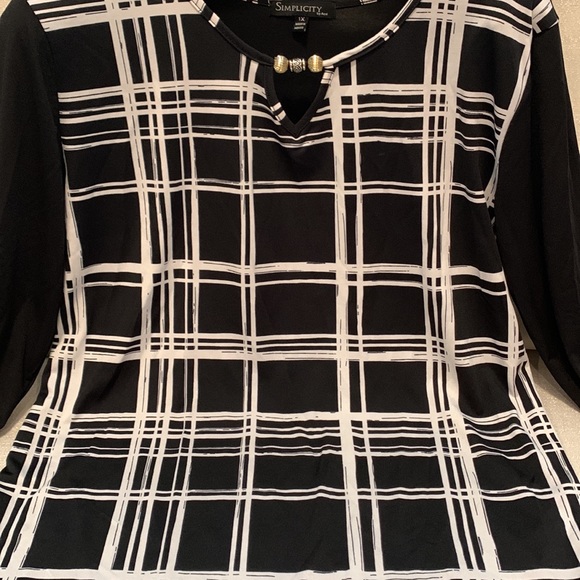 Simplicity by Azul. Black/White Big checkered print with solid Black Back. - Picture 4 of 8